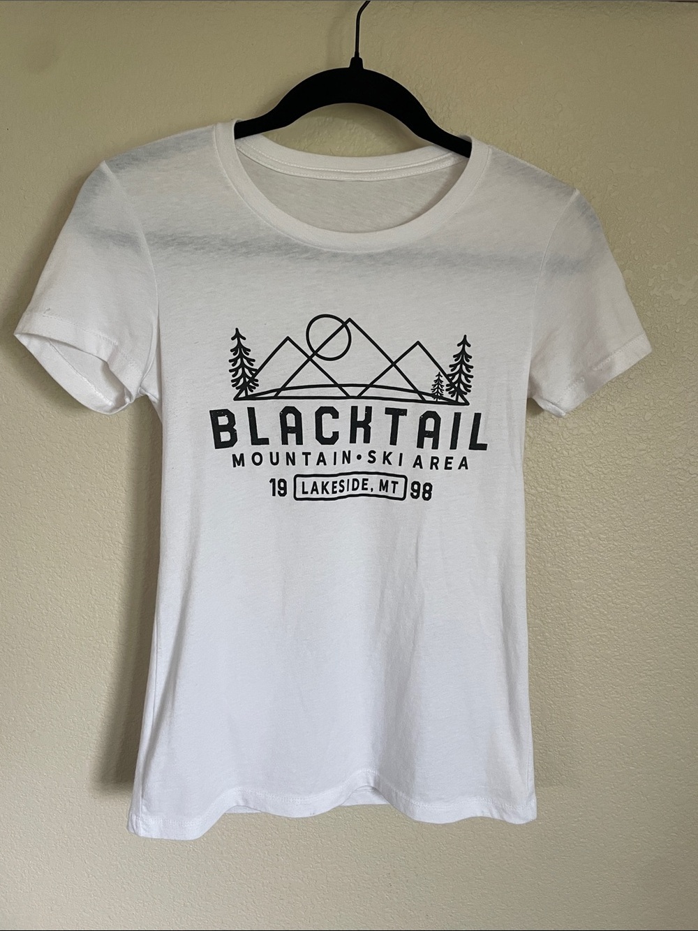 White Graphic Tee S/XS “Blacktail Mountain Ski Area” Outdoor Casual Tshirt